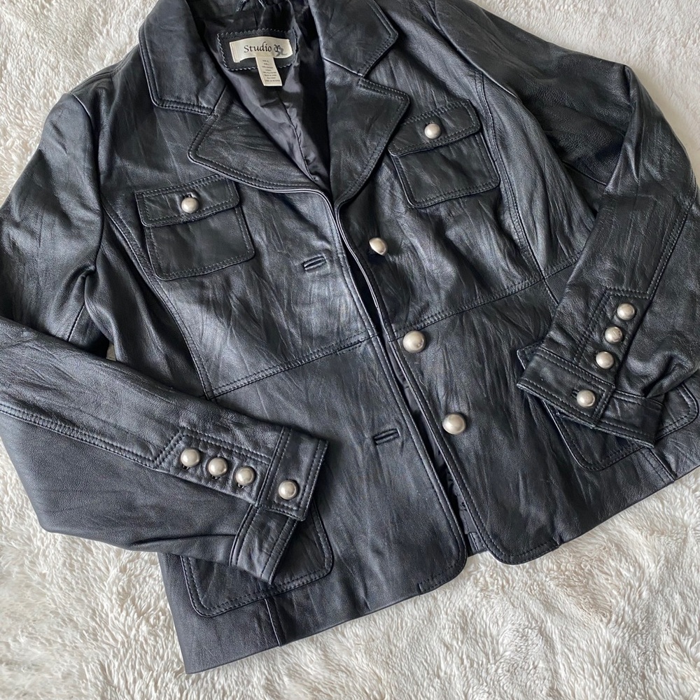 Leather jacket - Picture 2 of 8